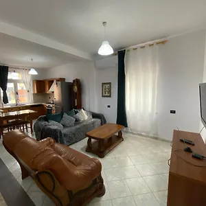 2 , Tirana Albanie